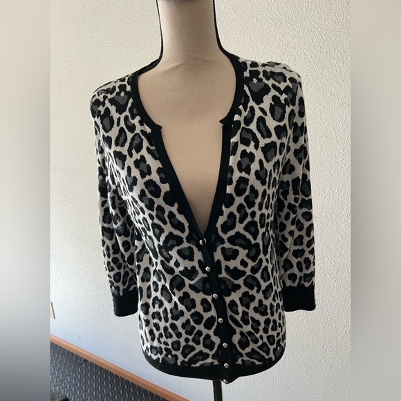WHBM leopard print snap front cardigan size M - Picture 1 of 7